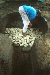 Initial phase in building a pottery kiln. The reconstruction was based on a Bronze Age kiln found at the terramare at Basilicanova (Parma).