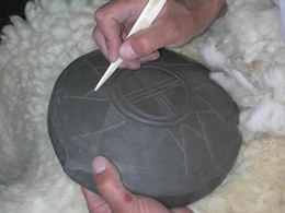 The shiny effect on the surface of many terramare pots, especially tableware, is obtained by prolonged smoothing and working the particles of clay uniformly. This is done with a smoothing stone and a stick made of horn. Decorating and applying a finish must be done when the clay achieves a leathery consistency, not too soft and not too hard.