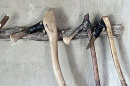 The axe handle, made of oak, ash or maple, is then bound to the head using vegetable-fibre rope and pitch.